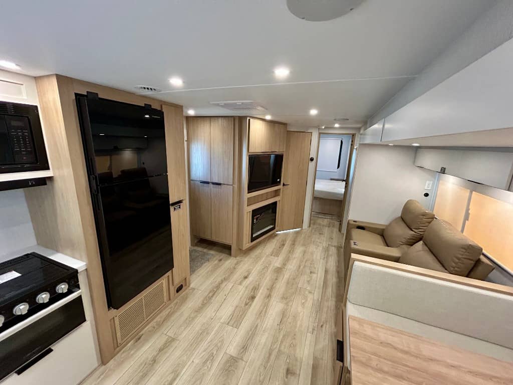 2026 Winnebago 2026 Winnebago Thrive - thumbnail 6