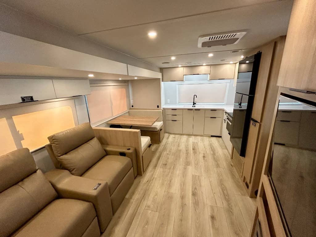 2026 Winnebago 2026 Winnebago Thrive - thumbnail 8