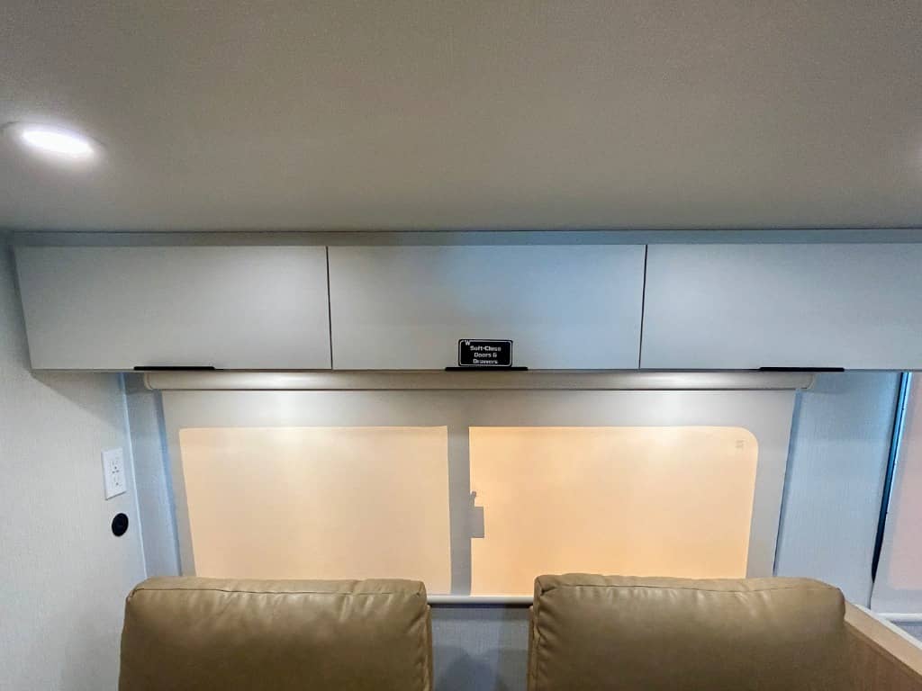 2026 Winnebago 2026 Winnebago Thrive - thumbnail 10