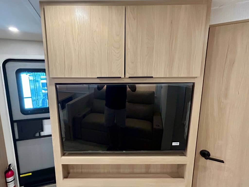 2026 Winnebago 2026 Winnebago Thrive - thumbnail 14