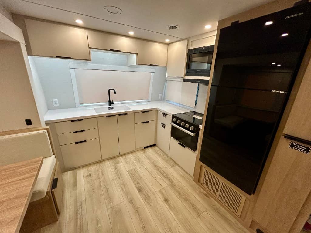 2026 Winnebago 2026 Winnebago Thrive - thumbnail 15