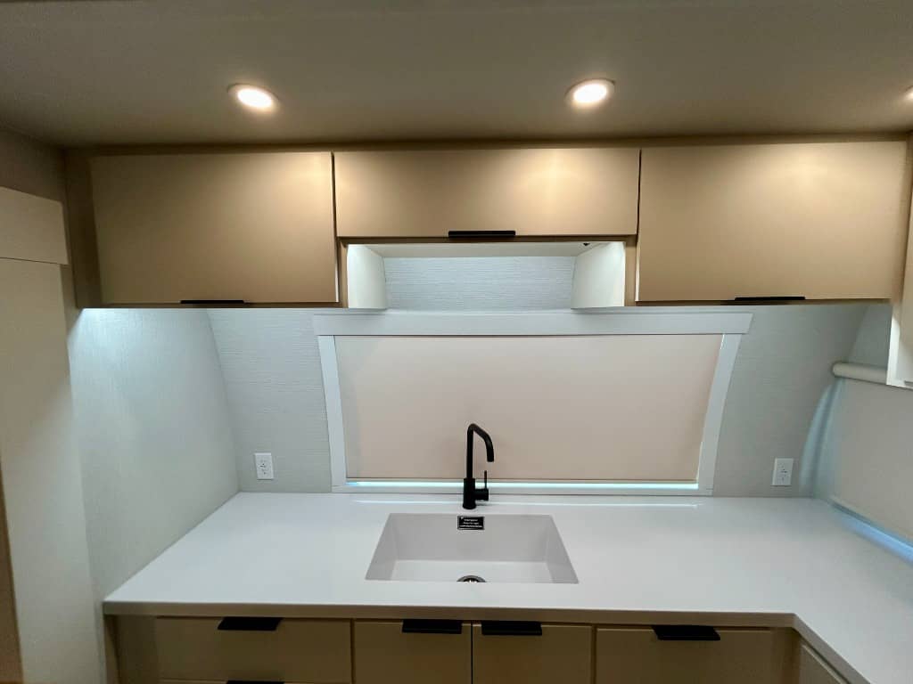 2026 Winnebago 2026 Winnebago Thrive - thumbnail 16