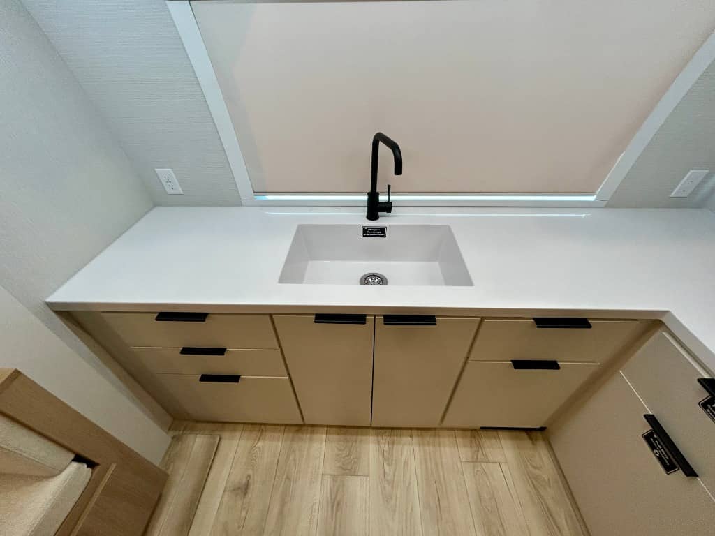 2026 Winnebago 2026 Winnebago Thrive - thumbnail 17