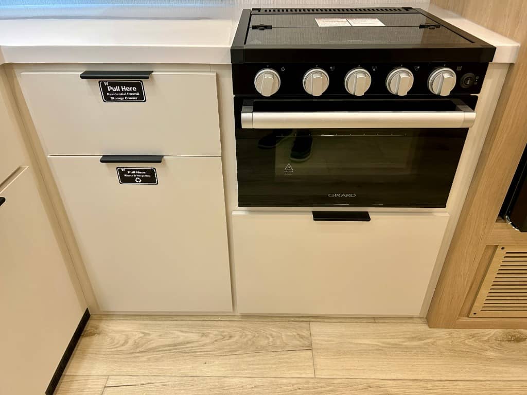 2026 Winnebago 2026 Winnebago Thrive - thumbnail 21