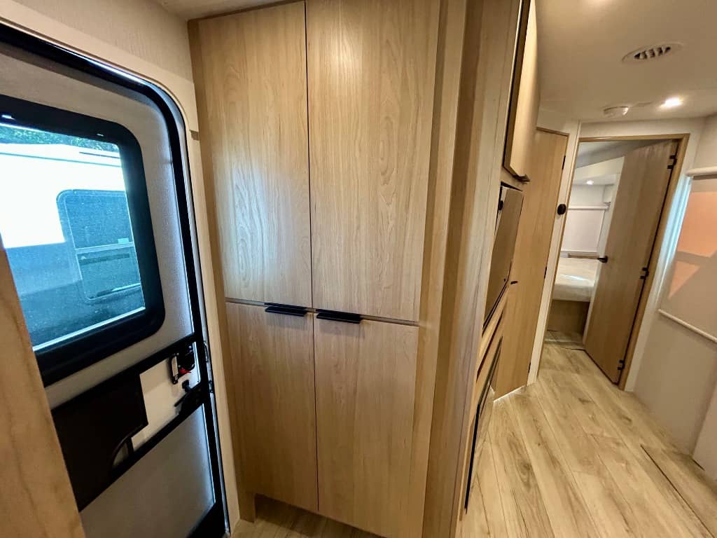 2026 Winnebago 2026 Winnebago Thrive - thumbnail 23