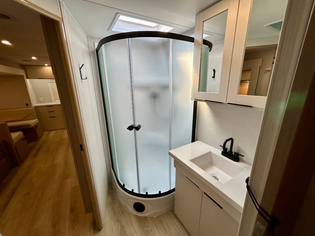 2026 Winnebago 2026 Winnebago Thrive - thumbnail 30