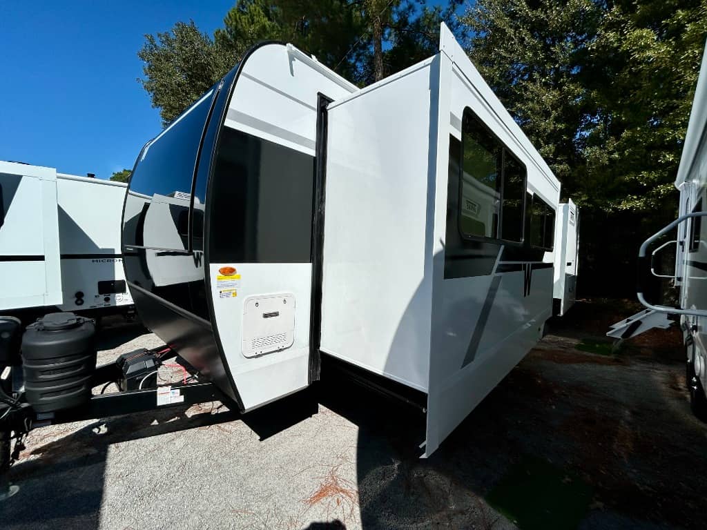 2026 Winnebago 2026 Winnebago Thrive - thumbnail 38