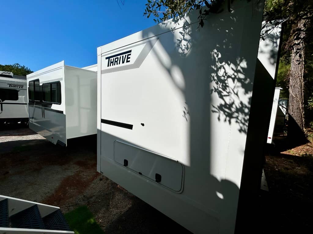 2026 Winnebago 2026 Winnebago Thrive - thumbnail 40