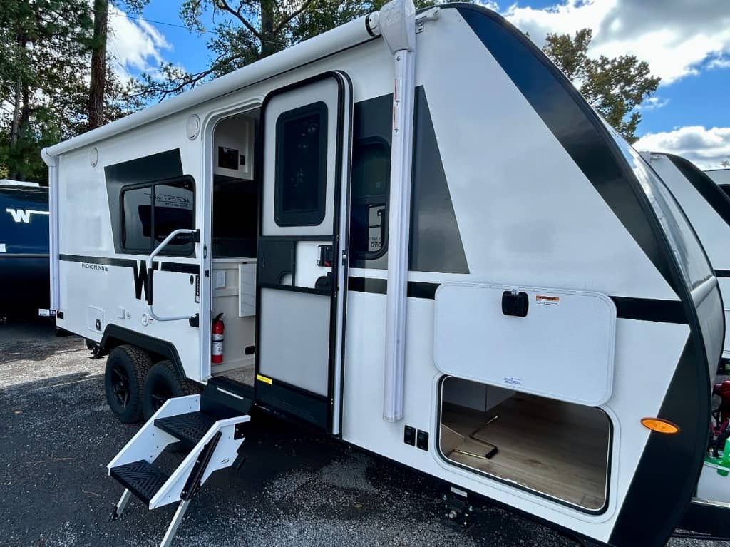 2026 Winnebago 2026 Winnebago Micro Minnie - thumbnail 1