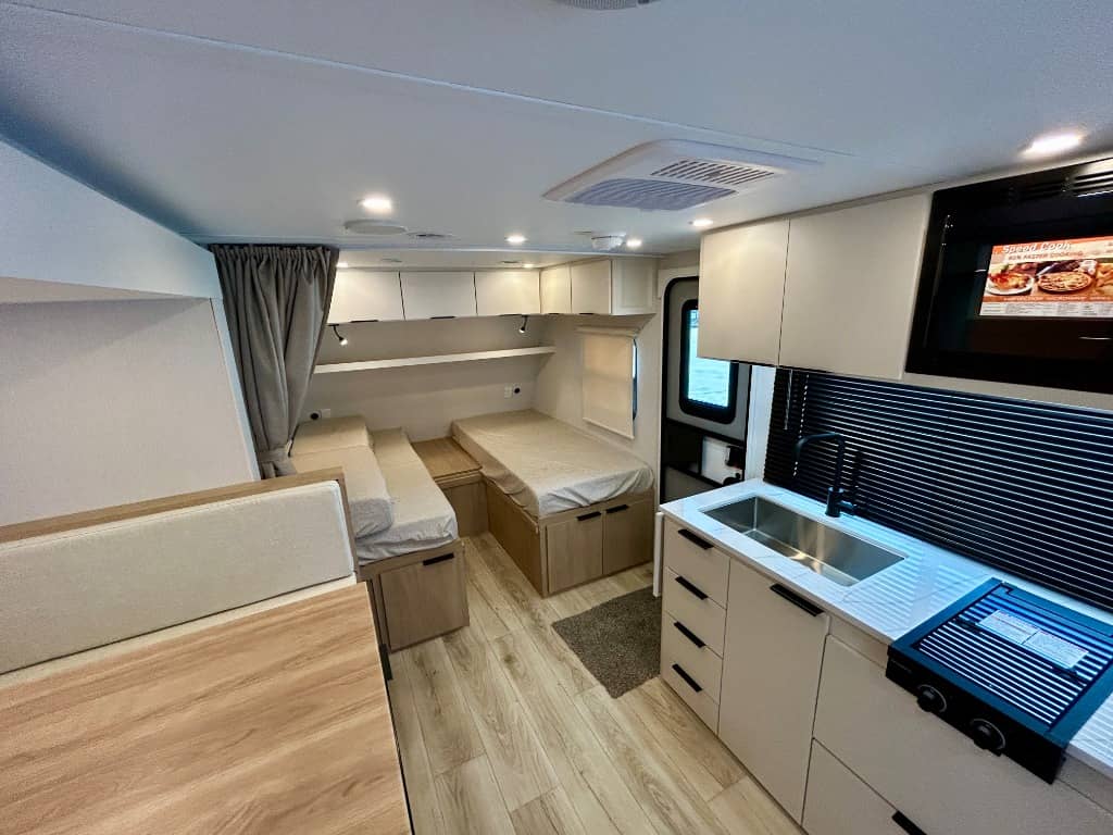 2026 Winnebago 2026 Winnebago Micro Minnie - thumbnail 3