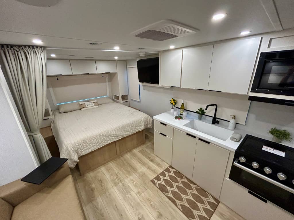 2026 Winnebago 2026 Winnebago Thrive - thumbnail 4