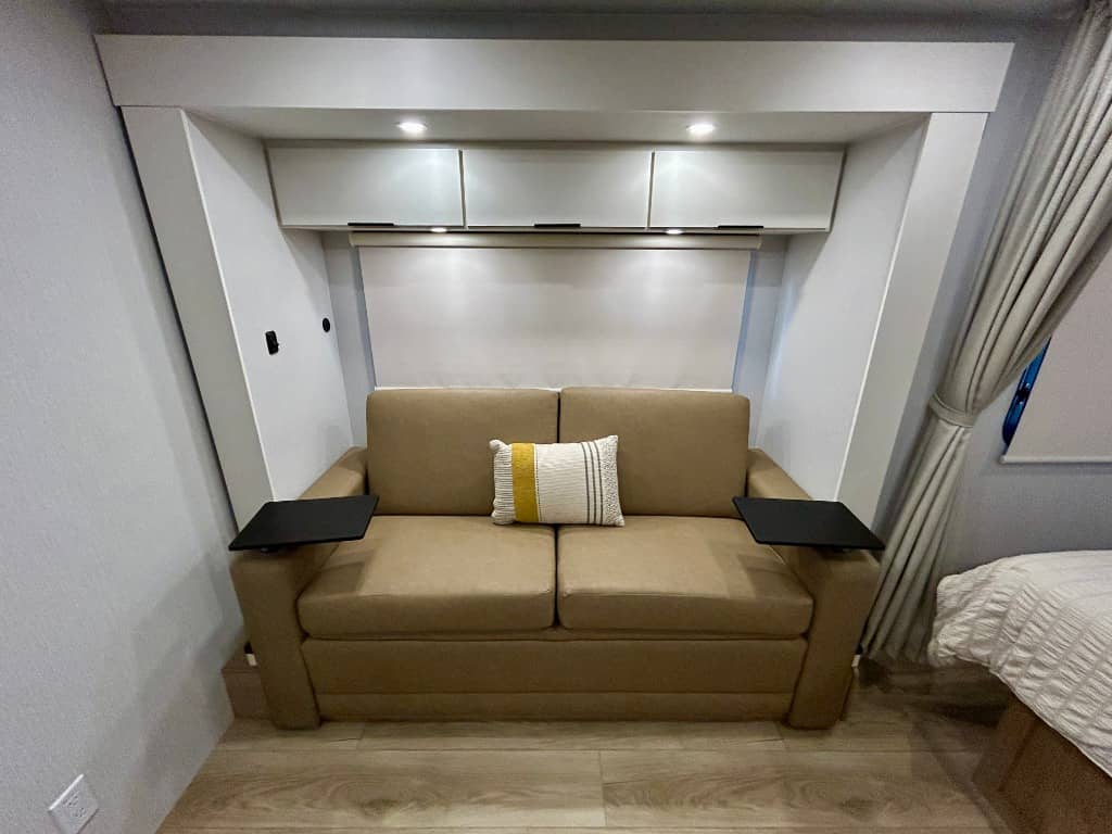 2026 Winnebago 2026 Winnebago Thrive - thumbnail 7