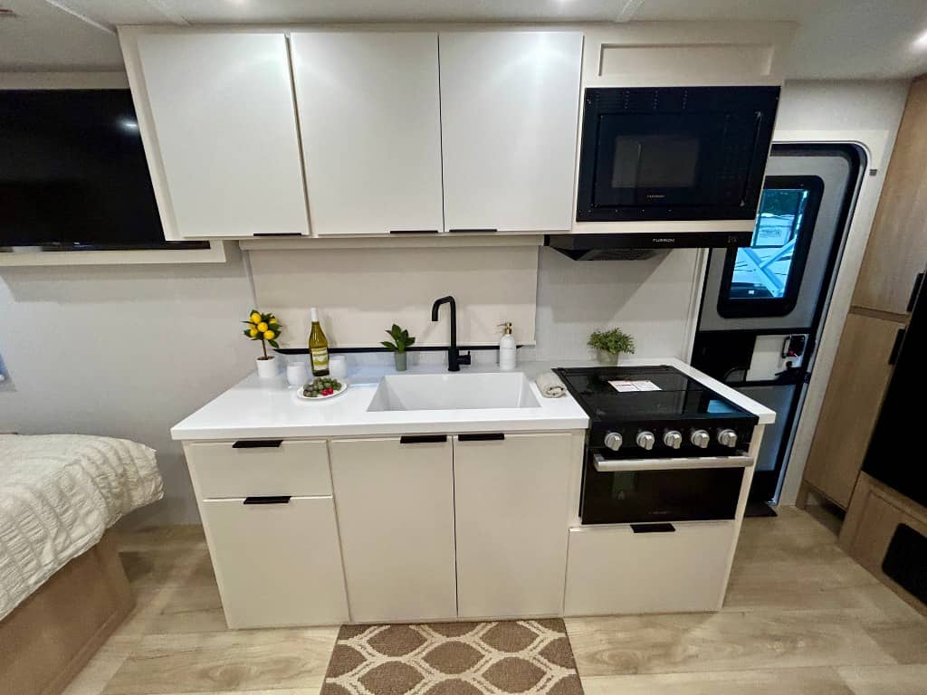 2026 Winnebago 2026 Winnebago Thrive - thumbnail 8