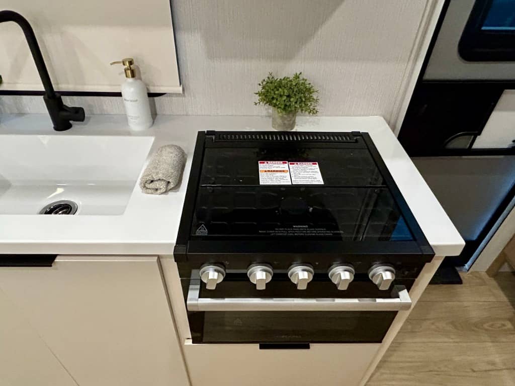 2026 Winnebago 2026 Winnebago Thrive - thumbnail 12