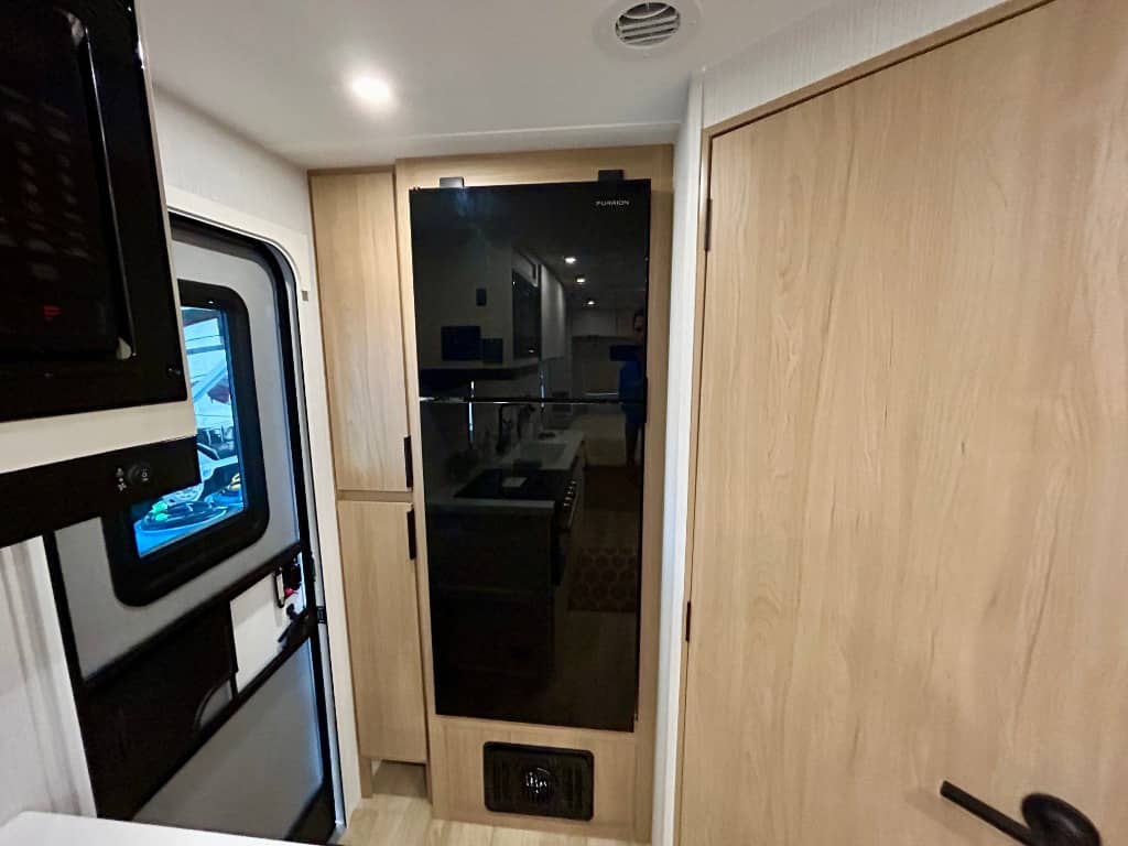 2026 Winnebago 2026 Winnebago Thrive - thumbnail 15