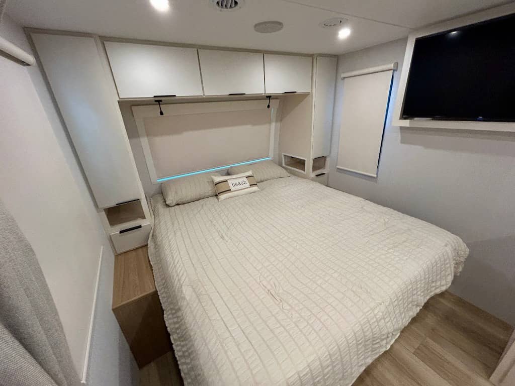 2026 Winnebago 2026 Winnebago Thrive - thumbnail 18