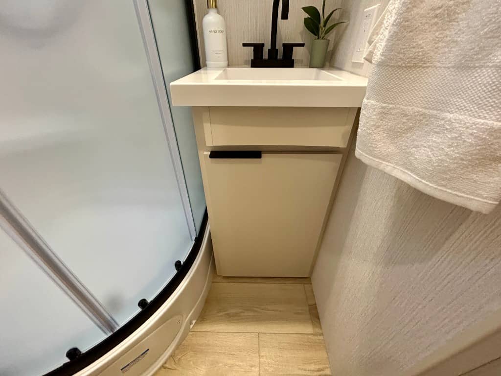 2026 Winnebago 2026 Winnebago Thrive - thumbnail 21