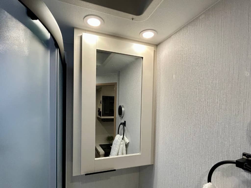 2026 Winnebago 2026 Winnebago Thrive - thumbnail 23