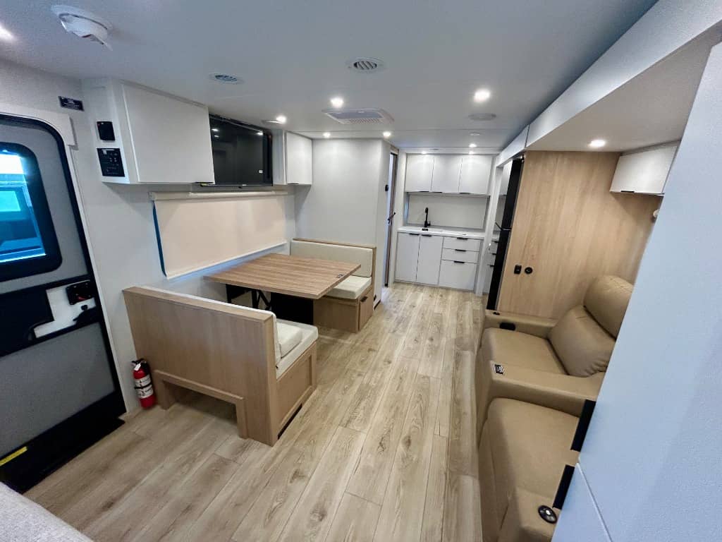 2026 Winnebago 2026 Winnebago Thrive - thumbnail 4