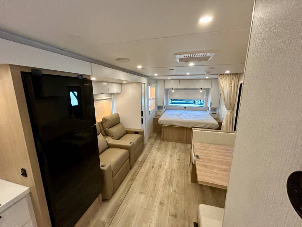 2026 Winnebago 2026 Winnebago Thrive - thumbnail 6