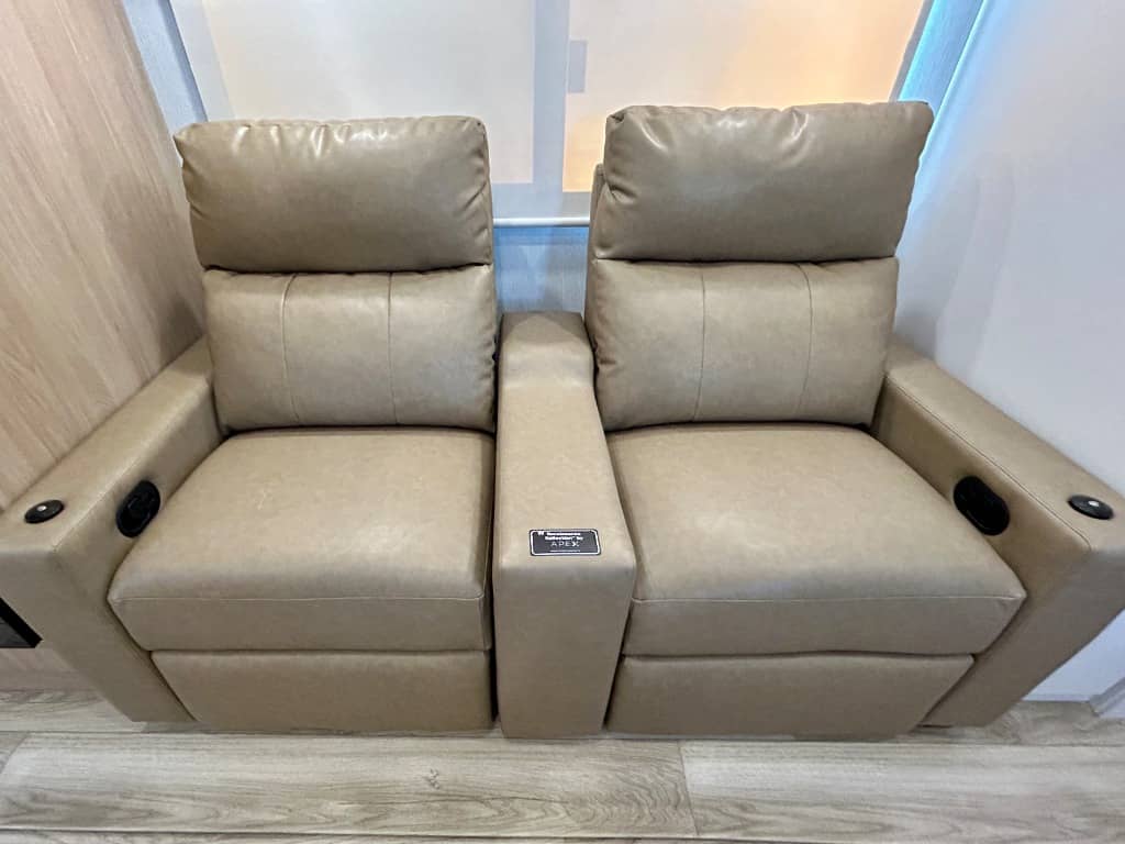 2026 Winnebago 2026 Winnebago Thrive - thumbnail 7