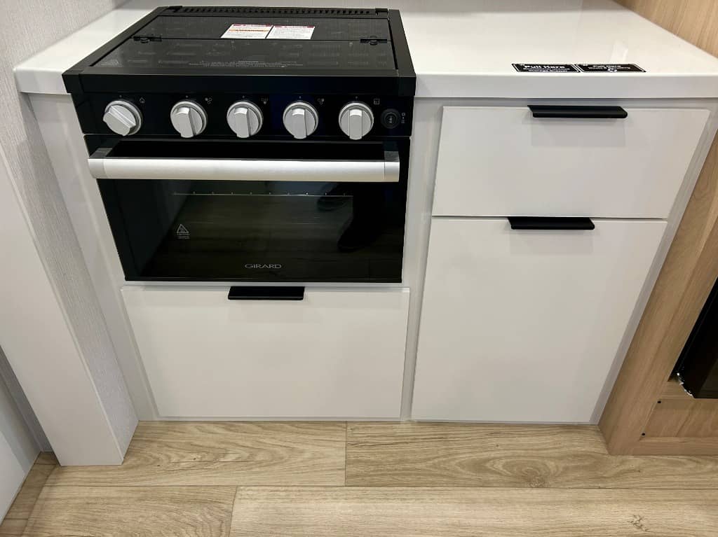 2026 Winnebago 2026 Winnebago Thrive - thumbnail 12