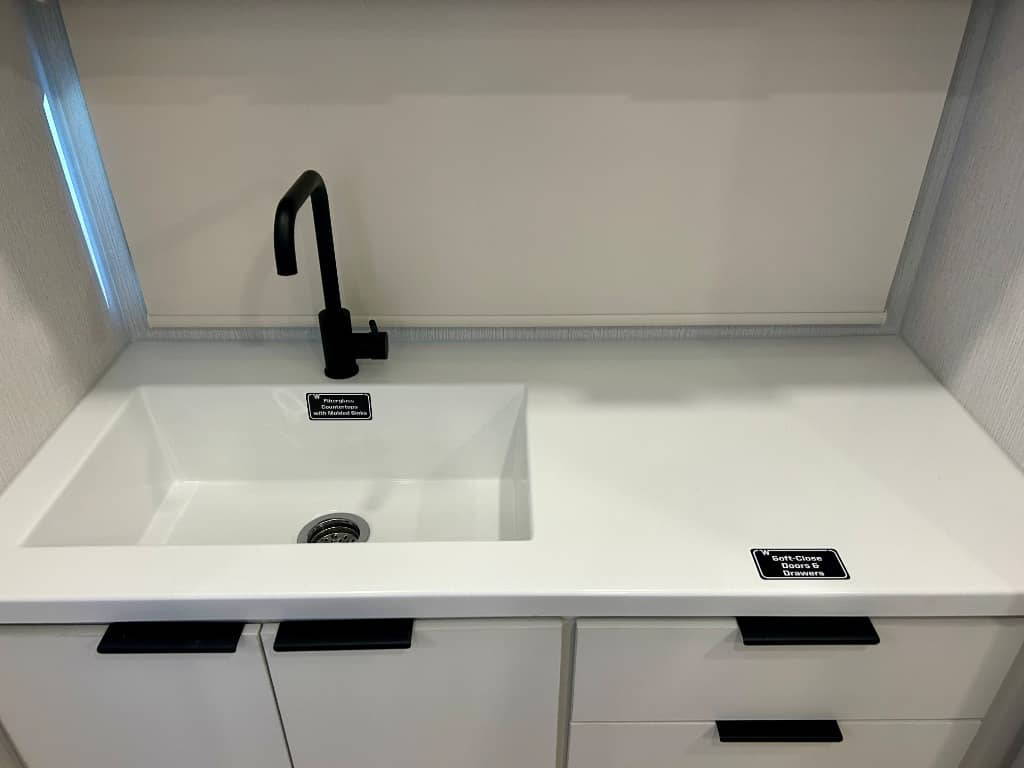 2026 Winnebago 2026 Winnebago Thrive - thumbnail 25