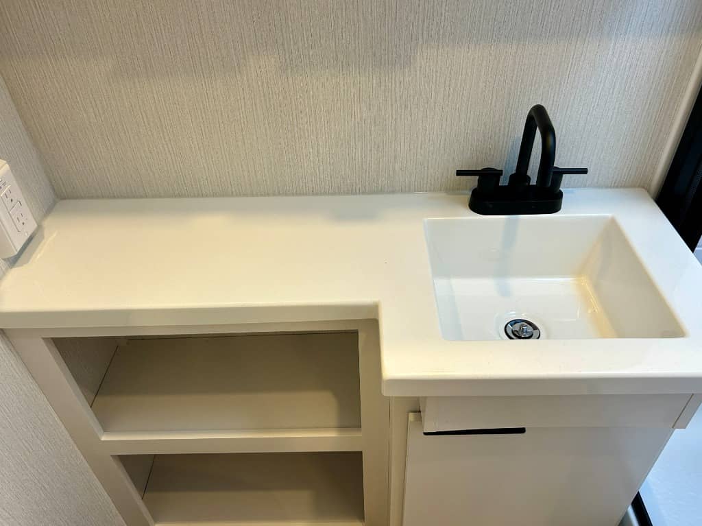 2026 Winnebago 2026 Winnebago Thrive - thumbnail 27