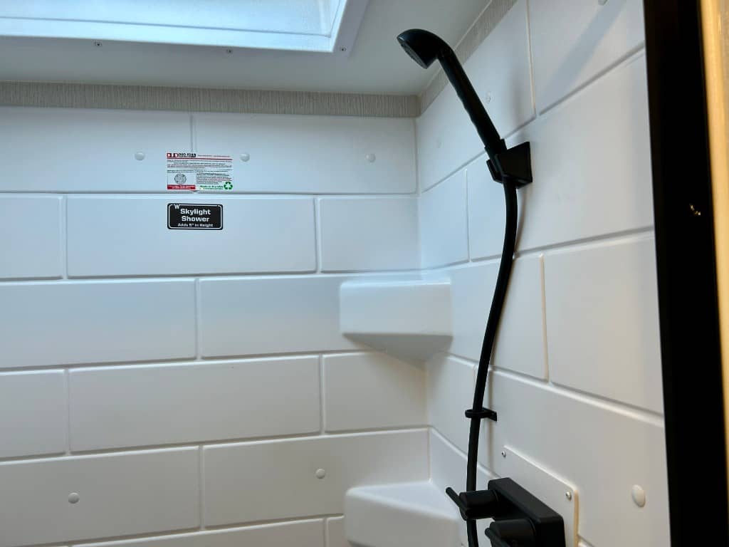 2026 Winnebago 2026 Winnebago Thrive - thumbnail 29