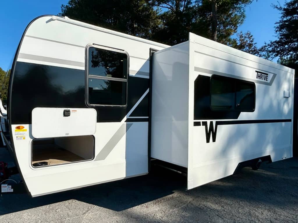 2026 Winnebago 2026 Winnebago Thrive - thumbnail 34
