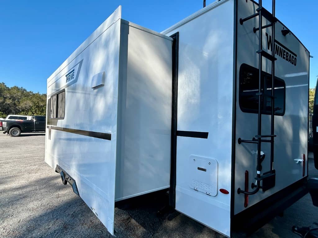 2026 Winnebago 2026 Winnebago Thrive - thumbnail 35