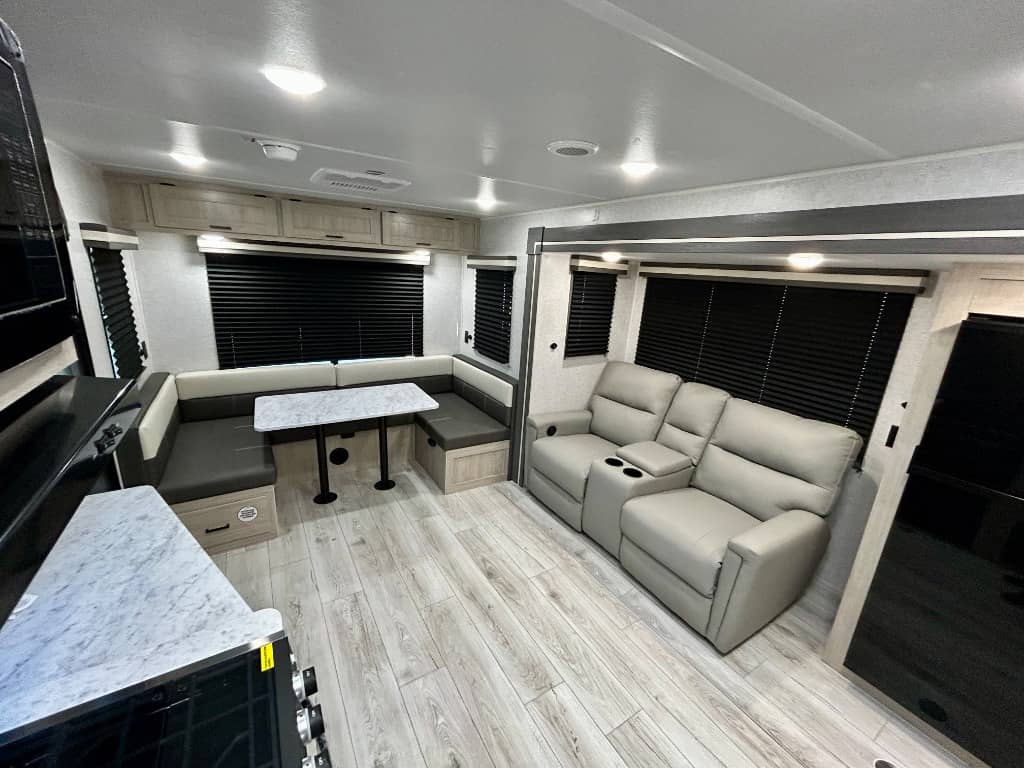 2026 East to West 2026 East to West Della Terra - thumbnail 5