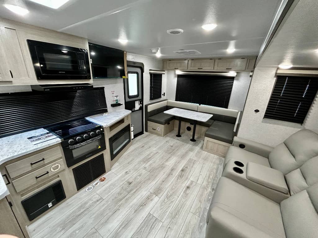 2026 East to West 2026 East to West Della Terra - thumbnail 6