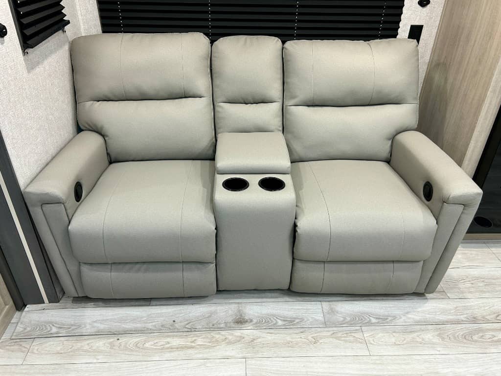 2026 East to West 2026 East to West Della Terra - thumbnail 8