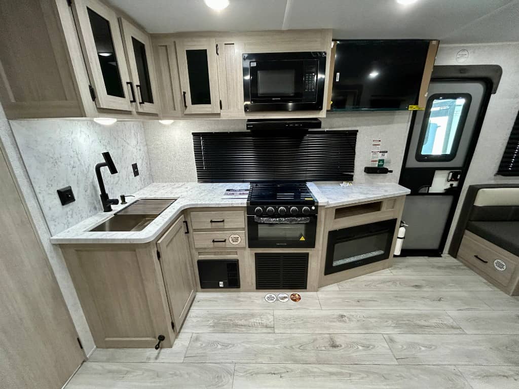 2026 East to West 2026 East to West Della Terra - thumbnail 10