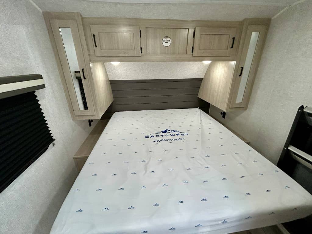 2026 East to West 2026 East to West Della Terra - thumbnail 20