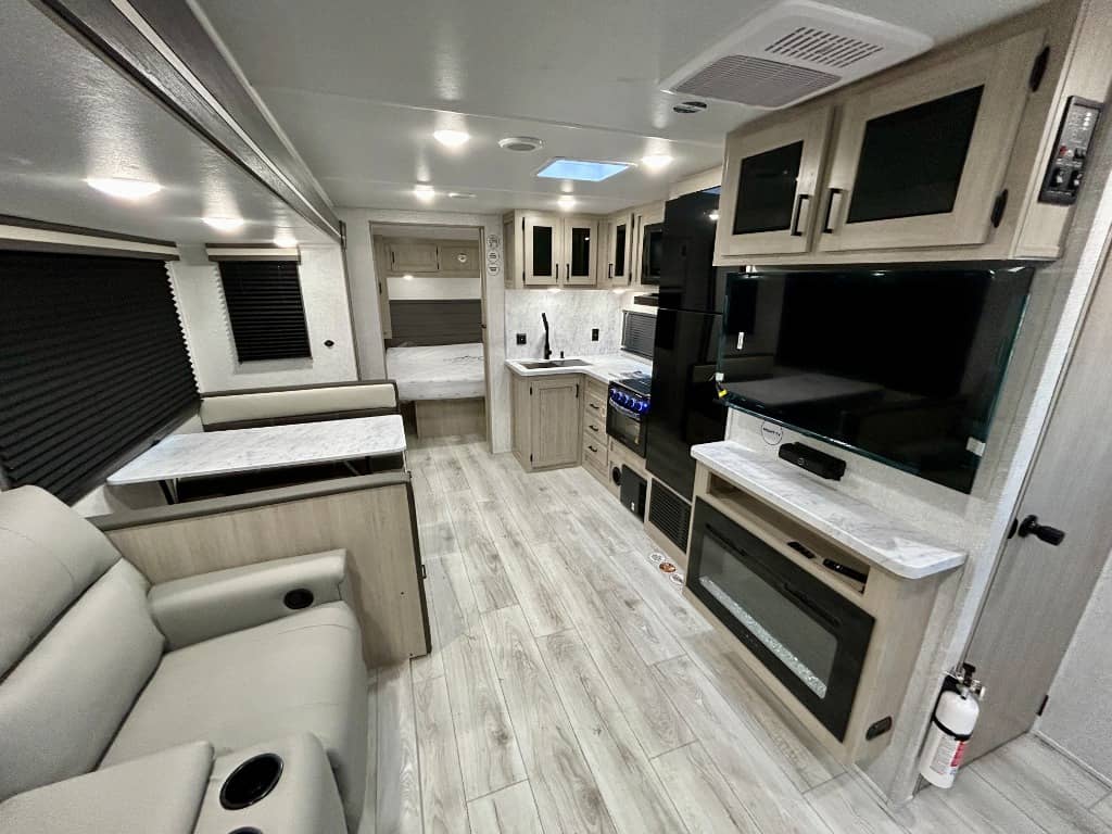 2026 East to West 2026 East to West Della Terra - thumbnail 4