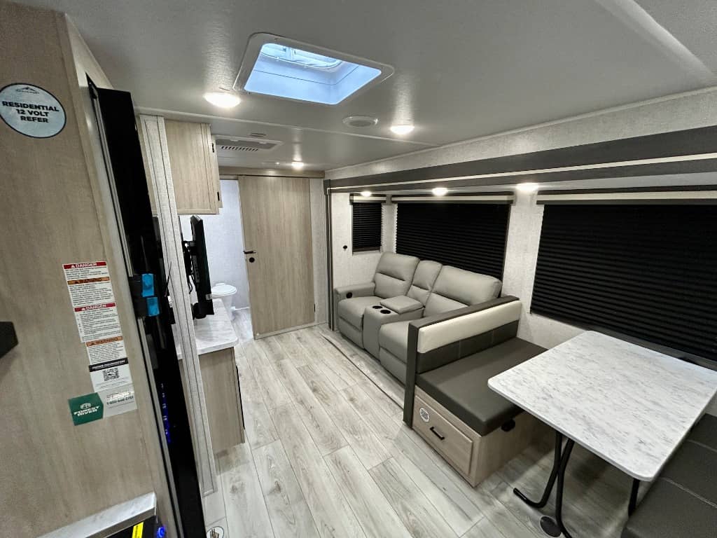 2026 East to West 2026 East to West Della Terra - thumbnail 6