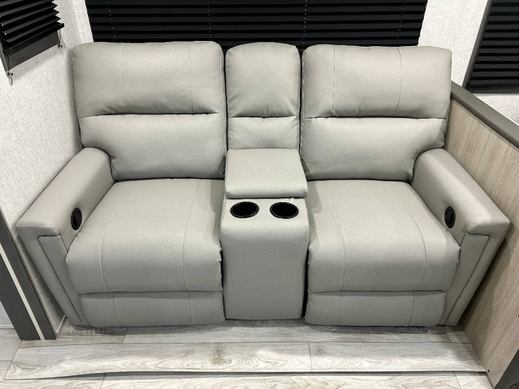 2026 East to West 2026 East to West Della Terra - thumbnail 7