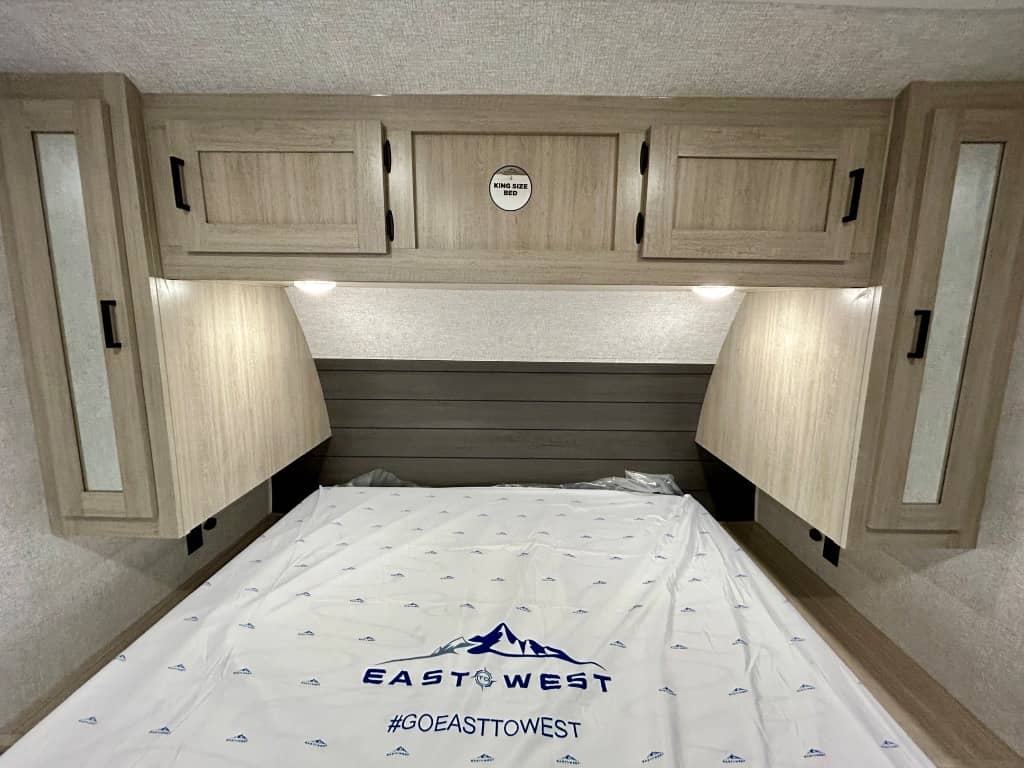 2026 East to West 2026 East to West Della Terra - thumbnail 25