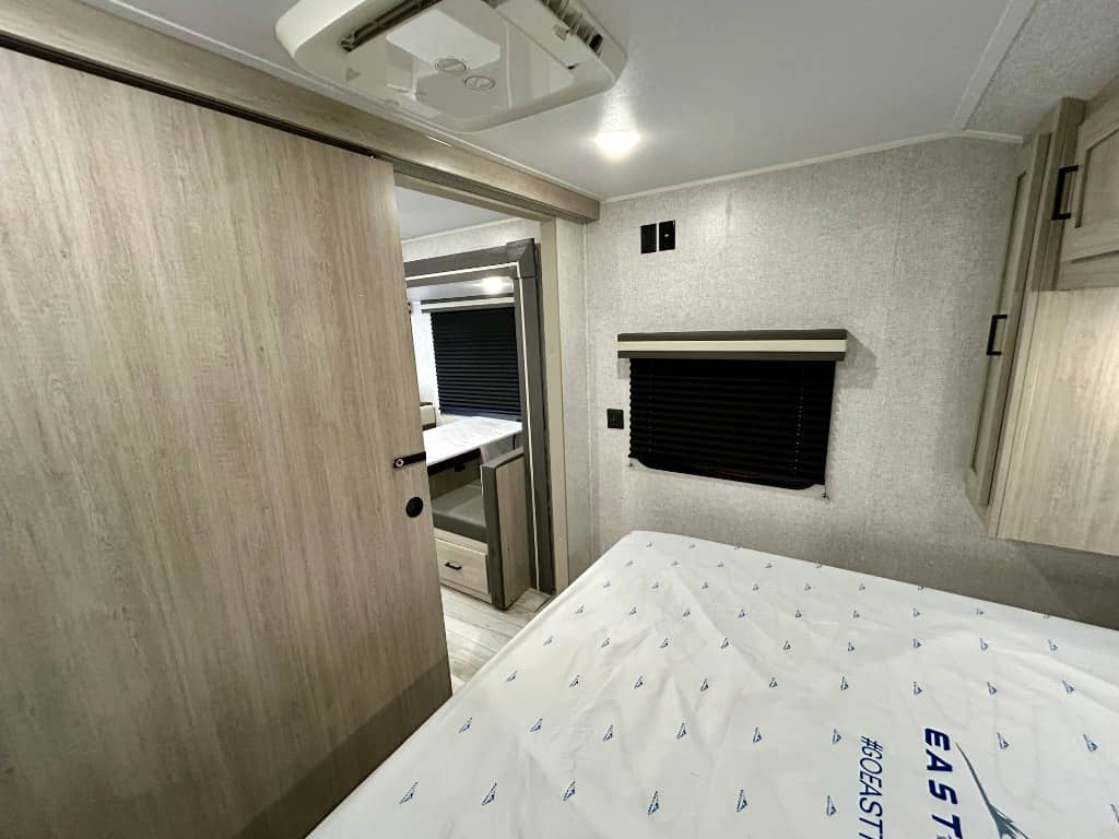 2026 East to West 2026 East to West Della Terra - thumbnail 26