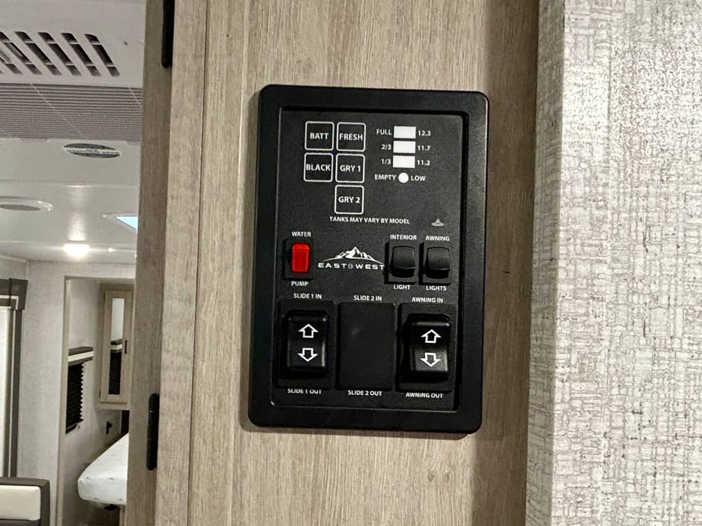 2026 East to West 2026 East to West Della Terra - thumbnail 33