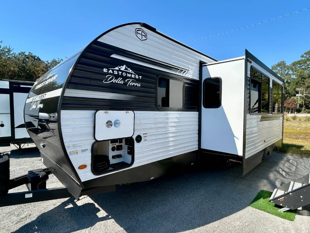 2026 East to West 2026 East to West Della Terra - thumbnail 37