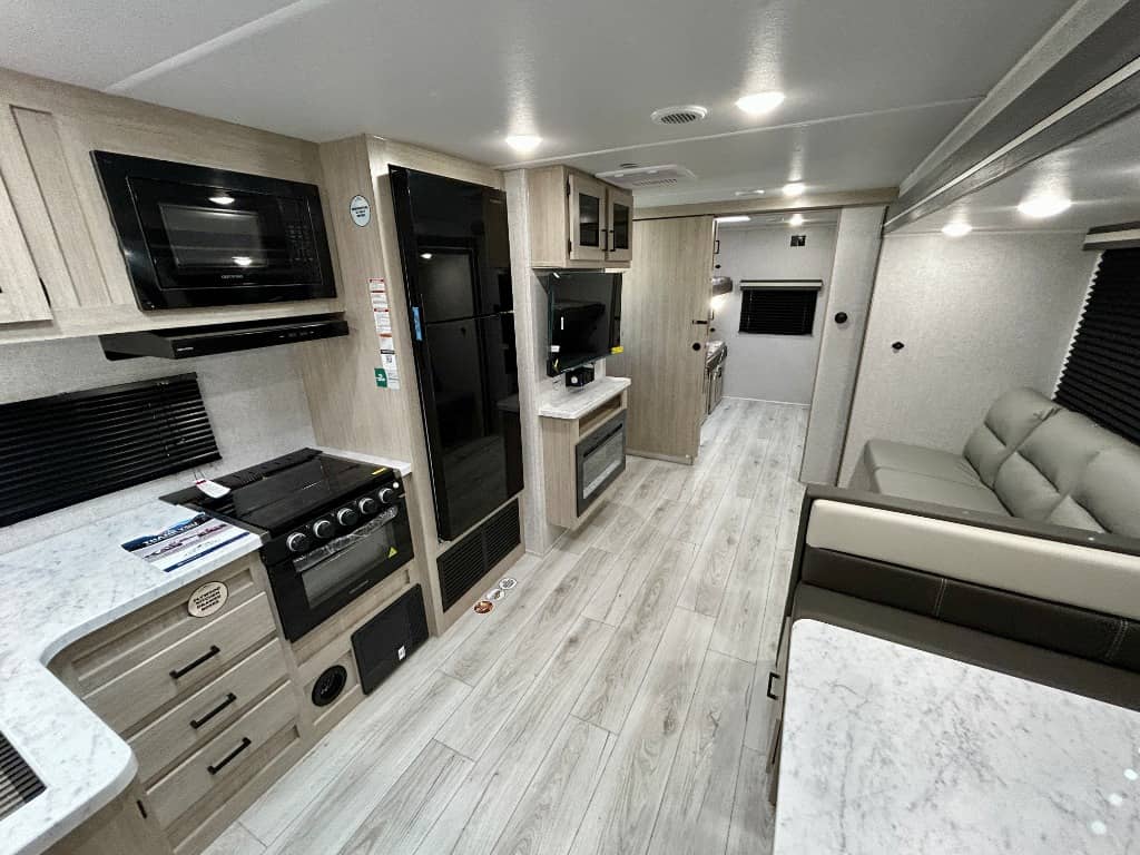 2026 East to West 2026 East to West Della Terra - thumbnail 5