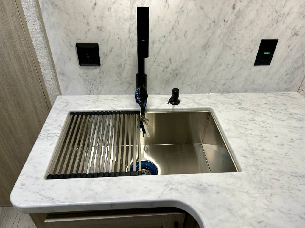 2026 East to West 2026 East to West Della Terra - thumbnail 17