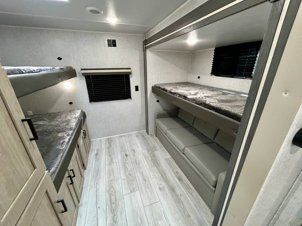 2026 East to West 2026 East to West Della Terra - thumbnail 19