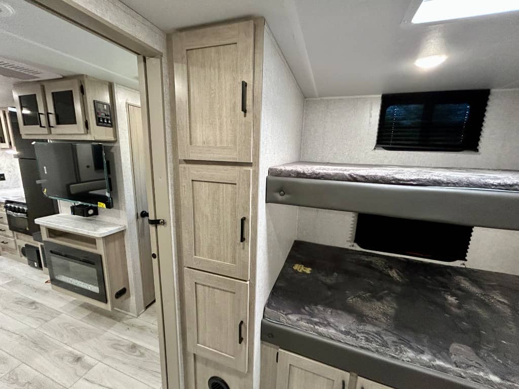 2026 East to West 2026 East to West Della Terra - thumbnail 21