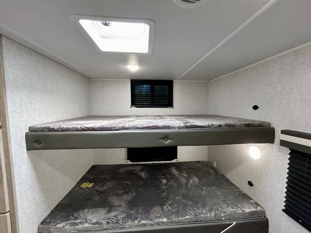 2026 East to West 2026 East to West Della Terra - thumbnail 24