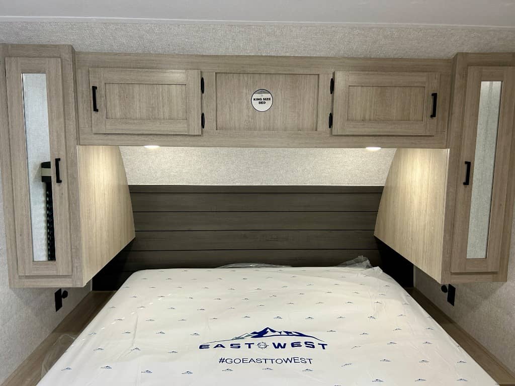 2026 East to West 2026 East to West Della Terra - thumbnail 30