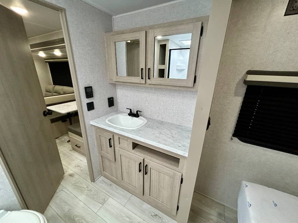 2026 East to West 2026 East to West Della Terra - thumbnail 31